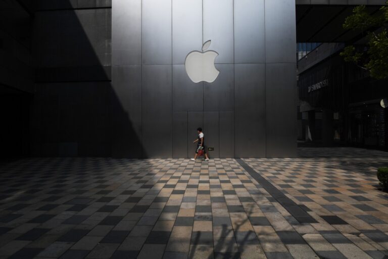Apple limits AirDrop ‘everyone’ option to 10 minutes in China • TechCrunch