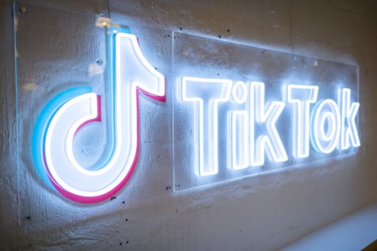 TikTok begins rolling out the ability for creators to restrict videos to adult viewers • TechCrunch